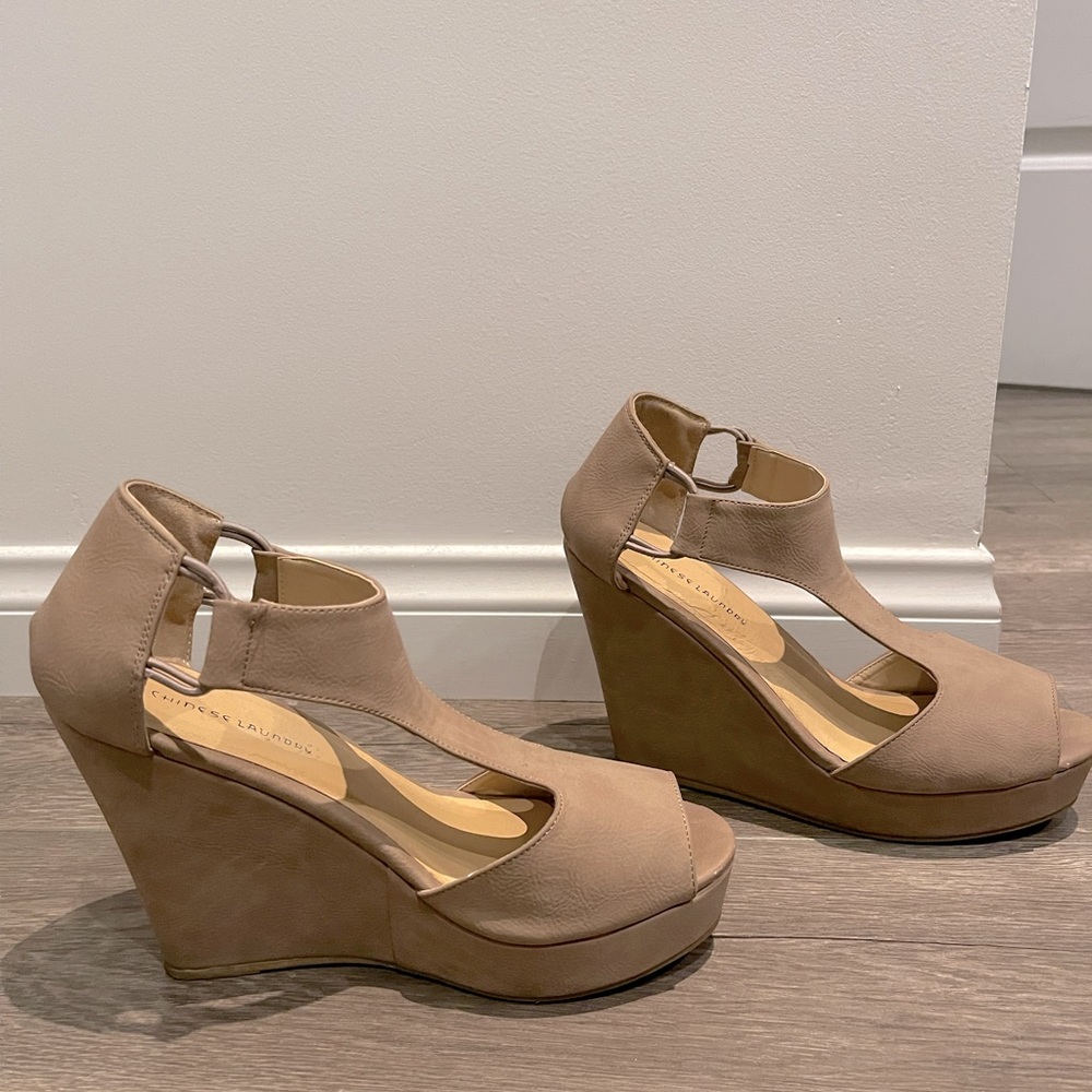 Chinese Laundry vegan leather wedge, Size 9.5